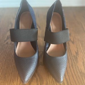 Vera Wang Heels Blue/black 8.5 Faux Snake skin &